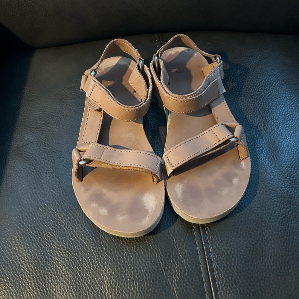 TEVA LEATHER SANDALS 7